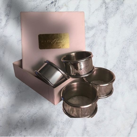 Pewter Napkin Rings & Linen Napkins - Picture 4 of 7